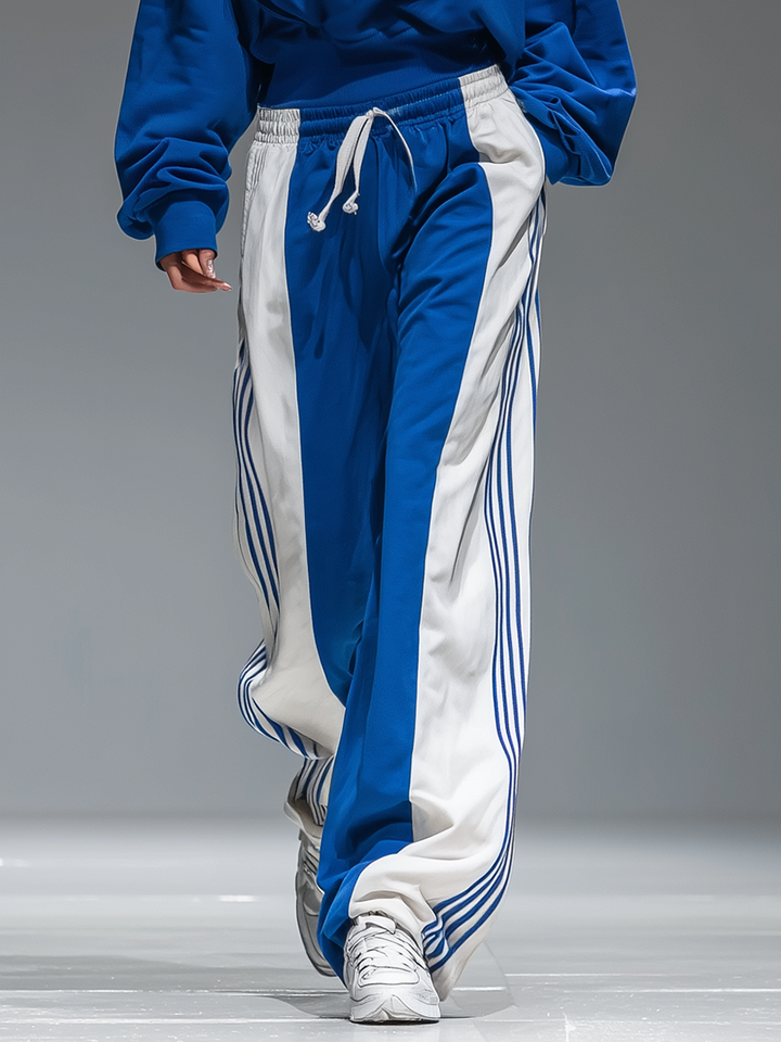 Hedi - Sportliches Hosen-Ensemble im Retro-Stil aus technischem Gewebe gestreift mit Kapuze