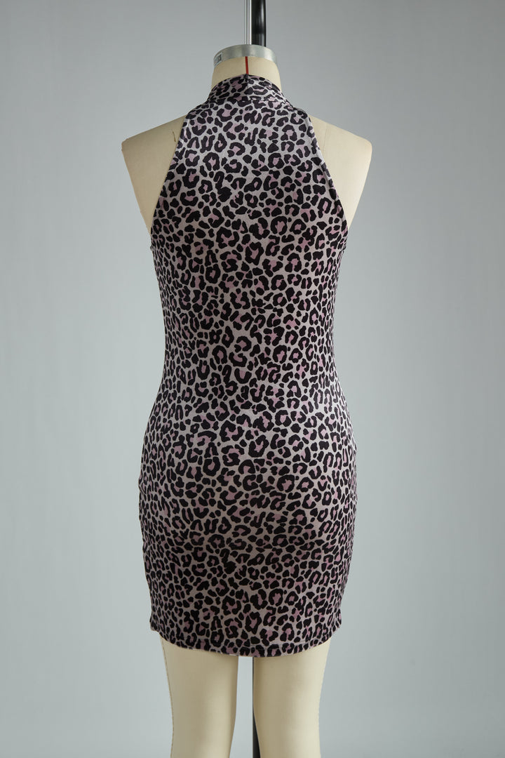Lore - Elegantes Minikleid Western aus Samt Leopardenmuster mit V-Ausschnitt und schulterfrei und ärmellos
