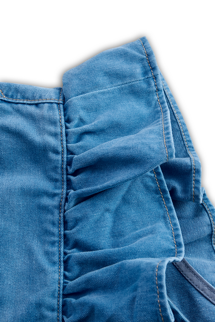Anouk - Overall Western für besondere Abende aus Jeansstoff mit Volants und V-Ausschnitt und ärmellosem Schnitt