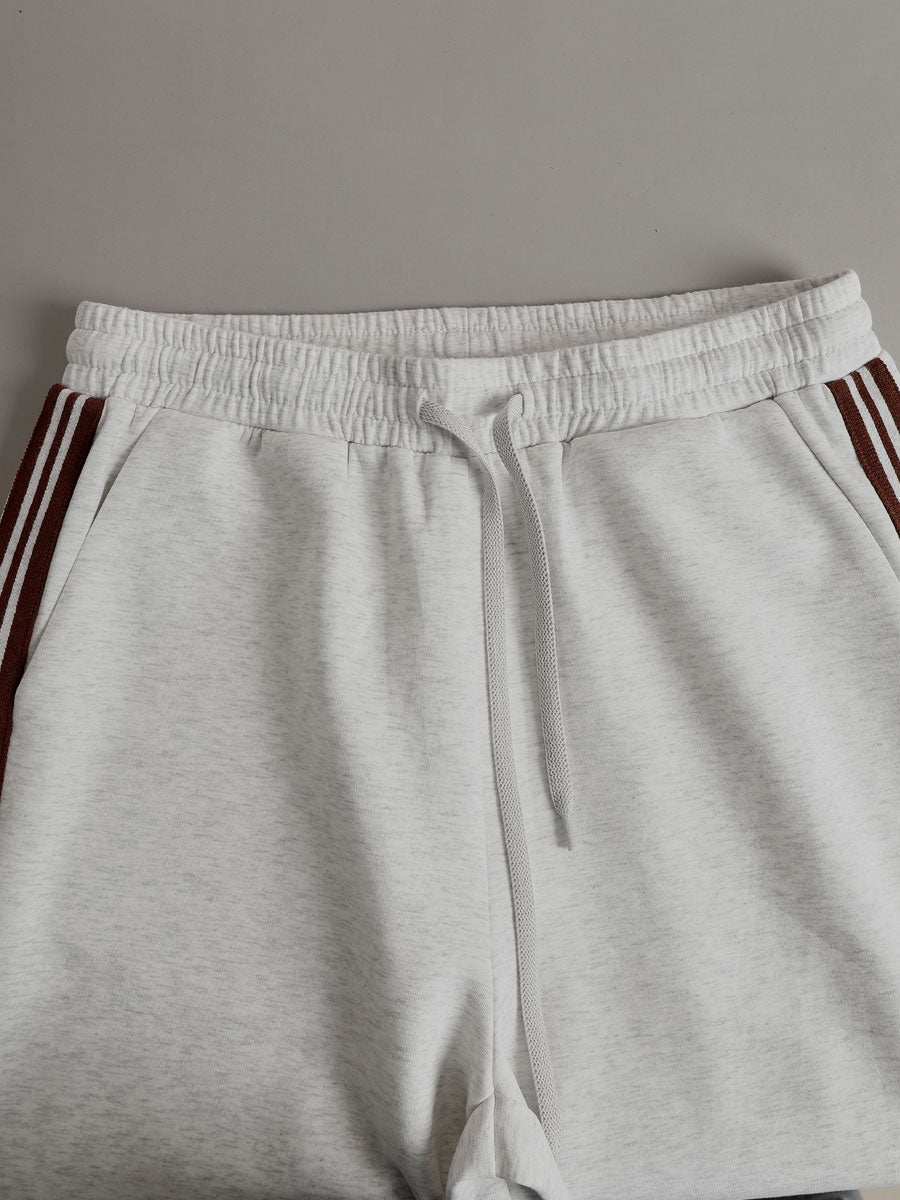 Lilith - Sportliches Hosen-Ensemble im Retro-Stil aus technischem Gewebe gestreift mit Reißverschluss