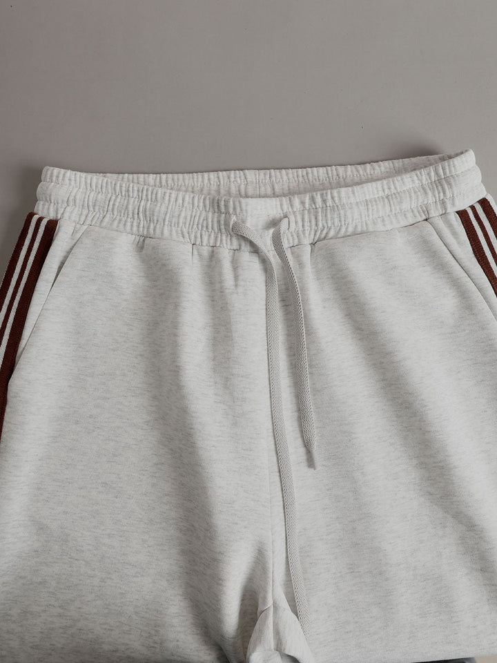 Lilith - Sportliches Hosen-Ensemble im Retro-Stil aus technischem Gewebe gestreift mit Reißverschluss