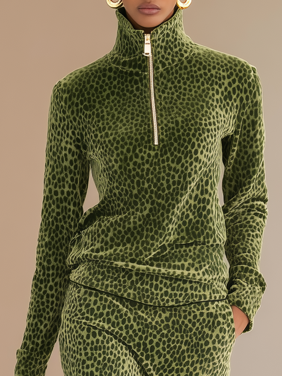 Selma - Sportliches Rock-Ensemble im Retro-Stil aus Samt Leopardenmuster mit Kragen