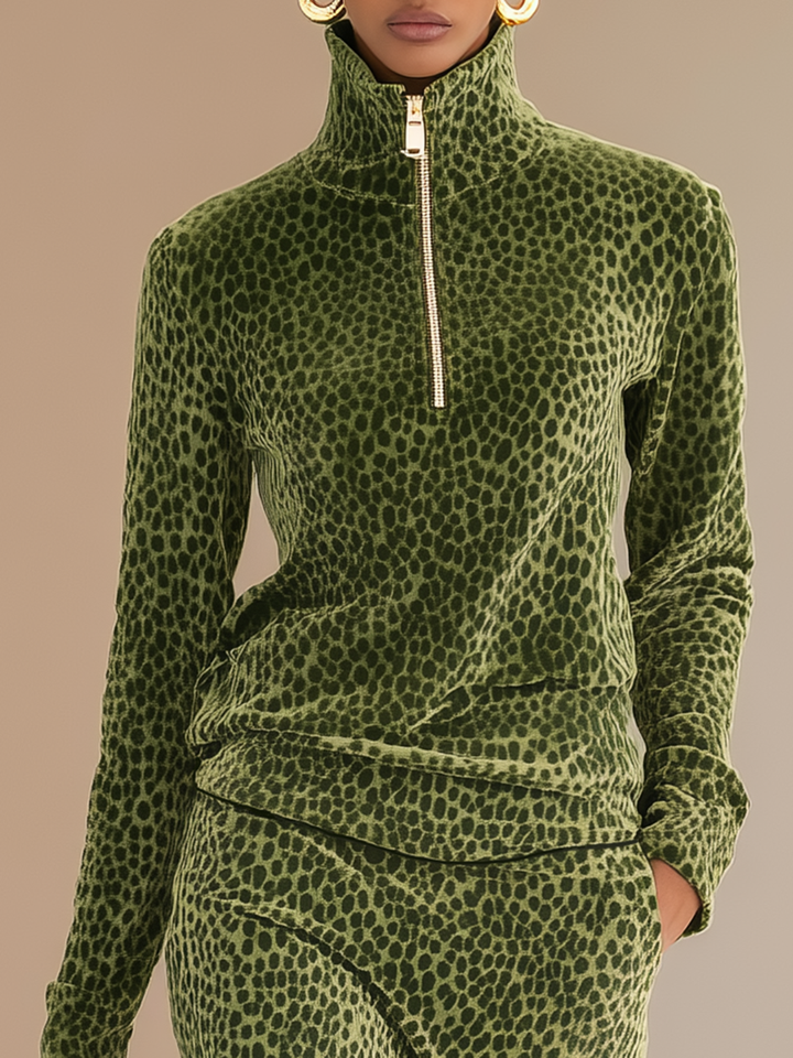 Selma - Sportliches Rock-Ensemble im Retro-Stil aus Samt Leopardenmuster mit Kragen