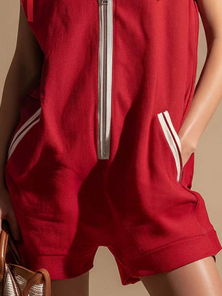 Karin - Overall Western im Retro-Stil aus technischem Gewebe gestreift mit Reißverschluss und Kapuze ärmellos