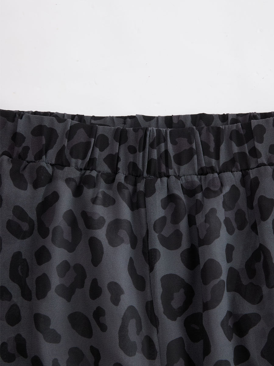 Henriette - Ensemble mit shorts sportlich aus Chiffon Leopardenmuster mit V-Ausschnitt