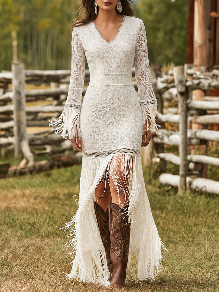 Antje - Maxikleid Western im Retro-Stil aus Spitze mit Fransen und V-Ausschnitt