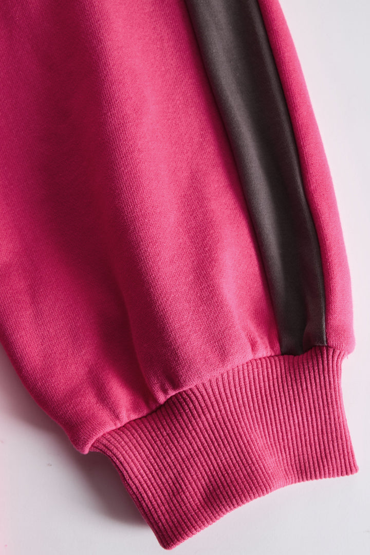 Marla - Sportliches Minikleid aus technischem Gewebe im Farbblock-Design mit Reißverschluss und Volants