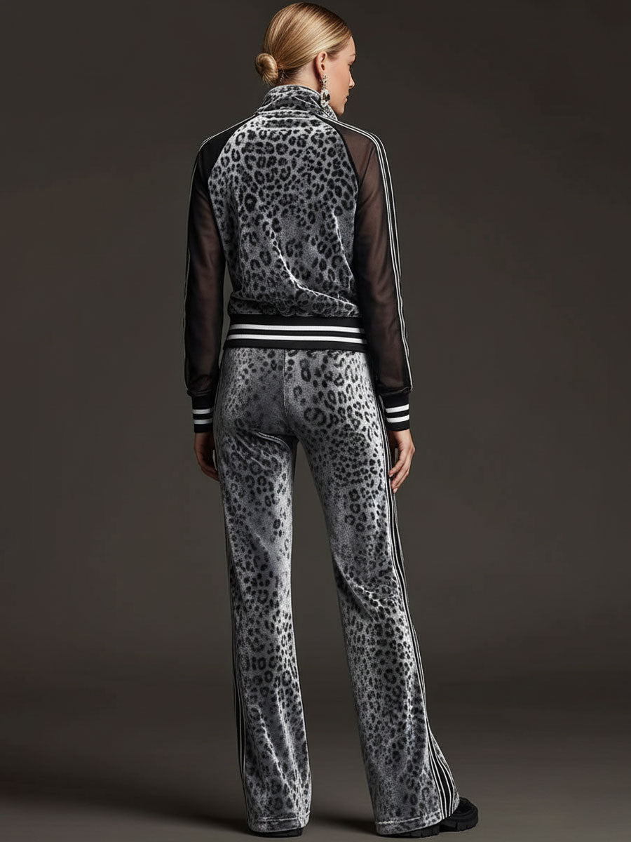 Smilla - Sportliches Hosen-Ensemble im Retro-Stil aus Samt Leopardenmuster mit V-Ausschnitt und Einsätze durchbrochene Details
