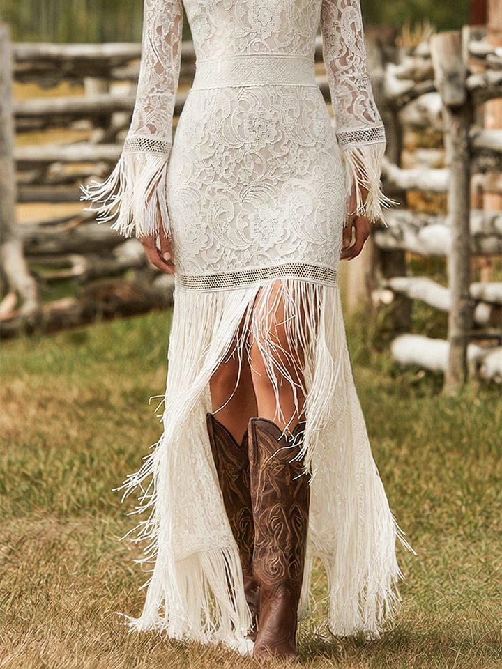 Antje - Maxikleid Western im Retro-Stil aus Spitze mit Fransen und V-Ausschnitt