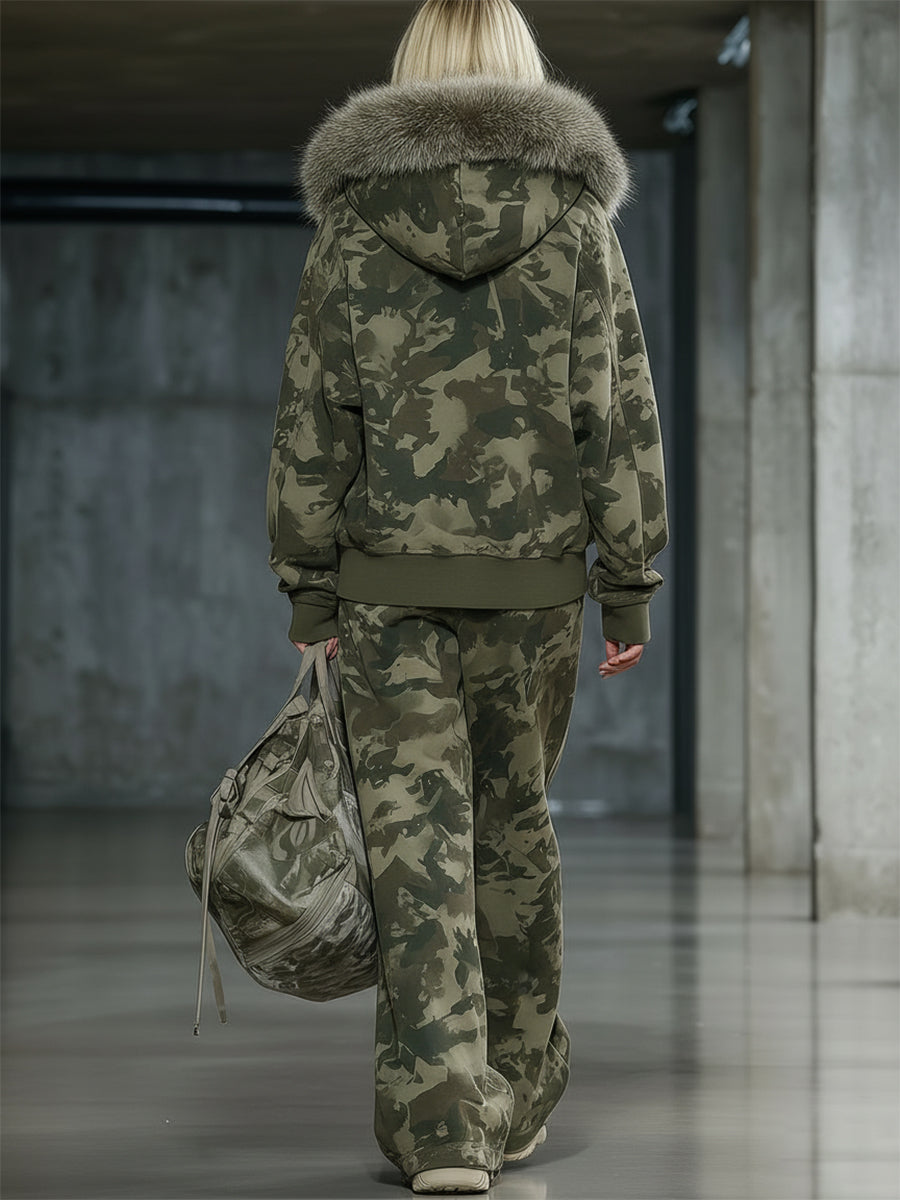 Laila - Lässiges Hosen-Ensemble sportlich aus technischem Gewebe Camouflage mit Kragen und V-Ausschnitt