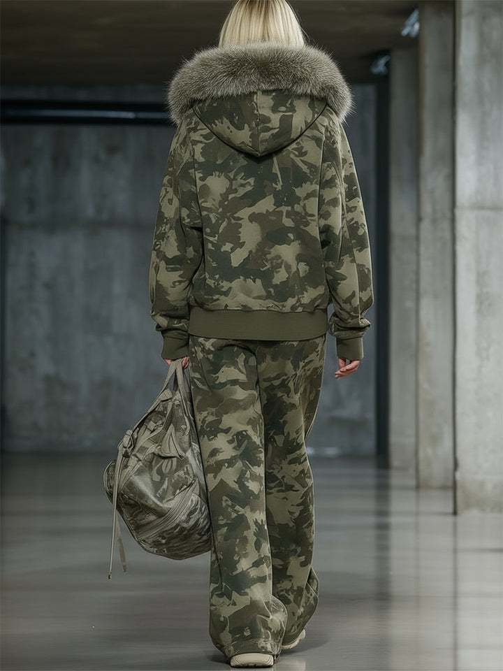 Laila - Lässiges Hosen-Ensemble sportlich aus technischem Gewebe Camouflage mit Kragen und V-Ausschnitt
