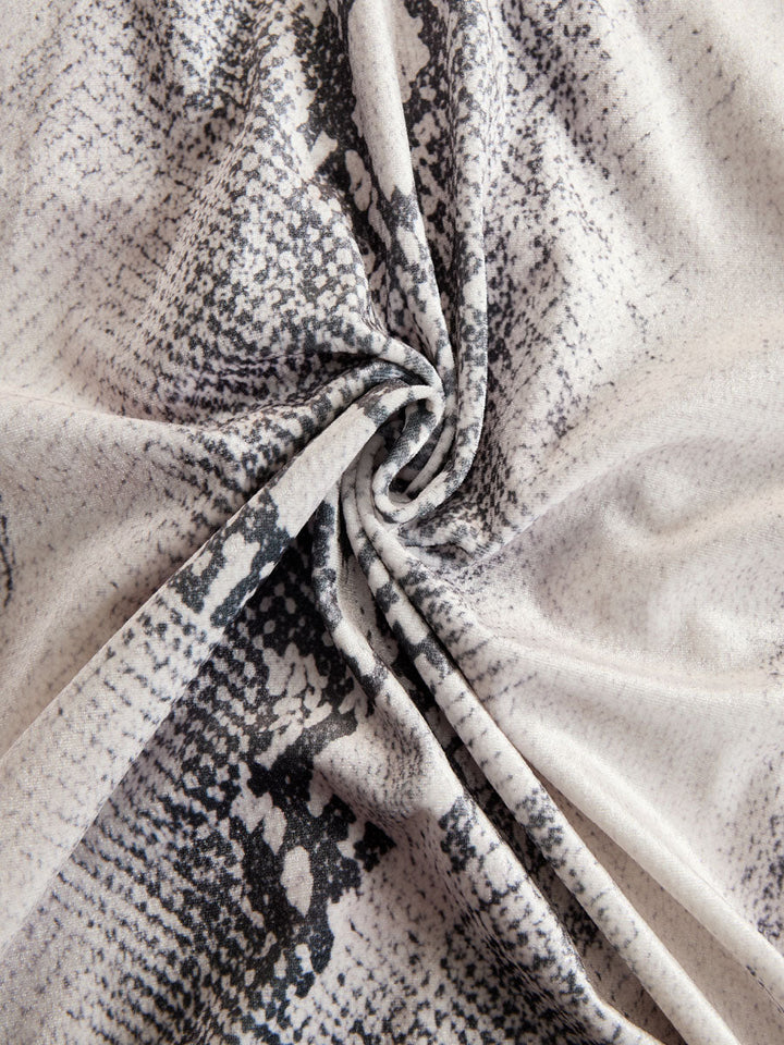 Andrea - Lässiges Hosen-Ensemble Retro aus Samt im Farbblock-Design mit V-Ausschnitt und Kapuze