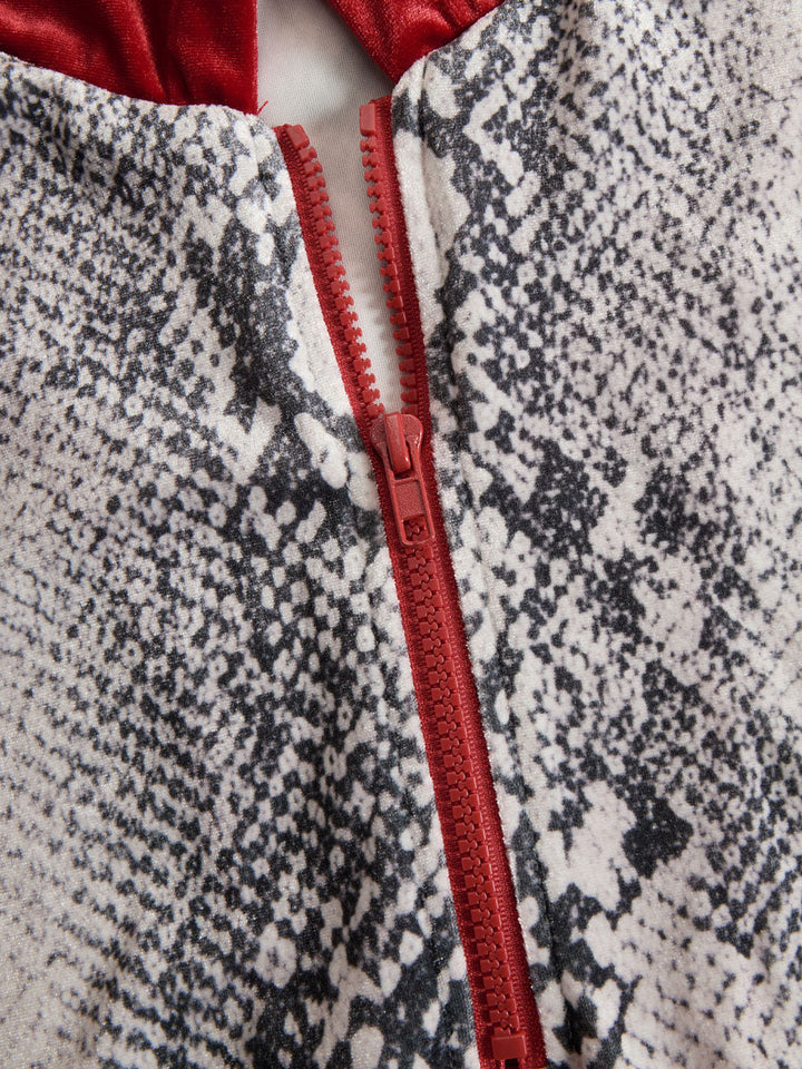 Andrea - Lässiges Hosen-Ensemble Retro aus Samt im Farbblock-Design mit V-Ausschnitt und Kapuze