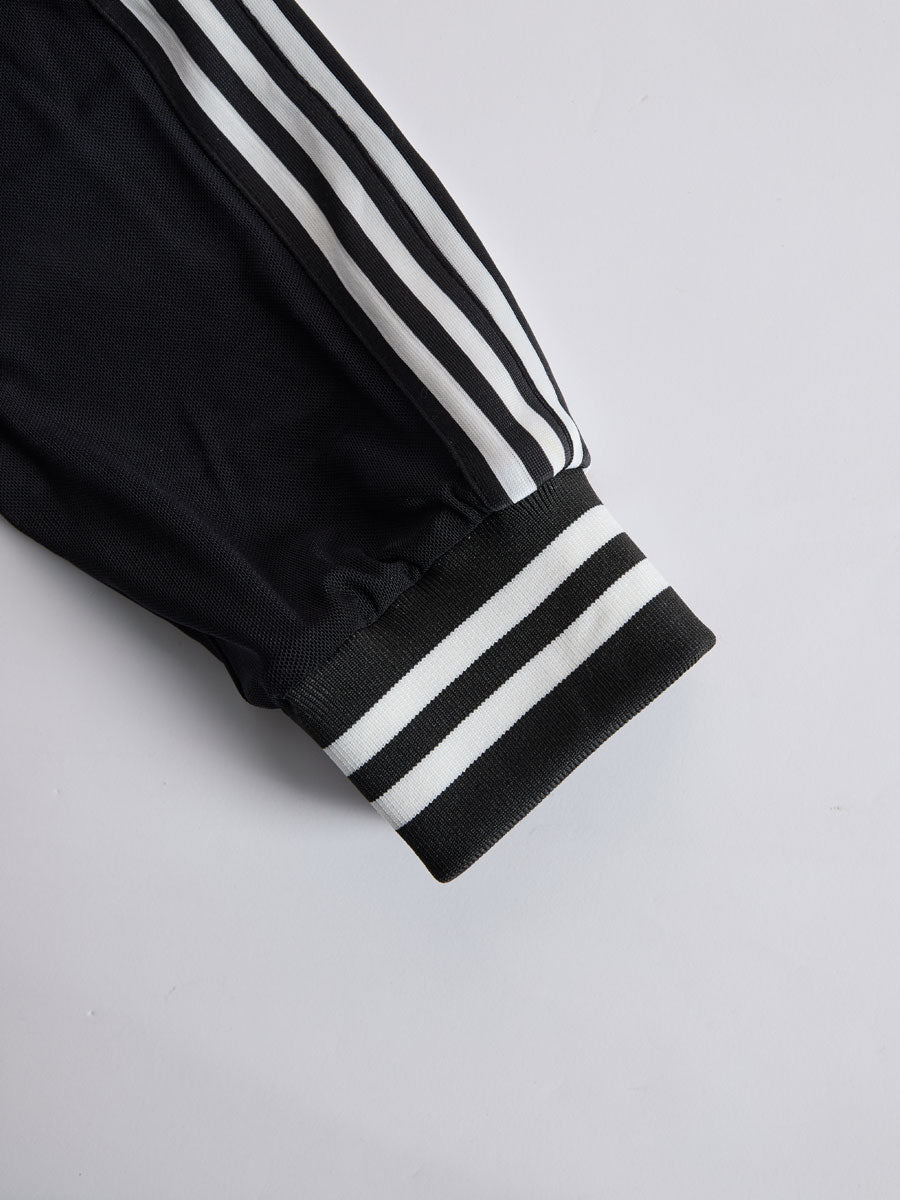 Smilla - Sportliches Hosen-Ensemble im Retro-Stil aus Samt Leopardenmuster mit V-Ausschnitt und Einsätze durchbrochene Details