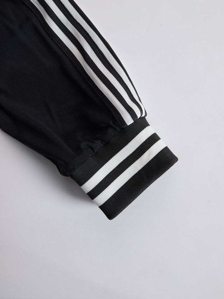 Smilla - Sportliches Hosen-Ensemble im Retro-Stil aus Samt Leopardenmuster mit V-Ausschnitt und Einsätze durchbrochene Details