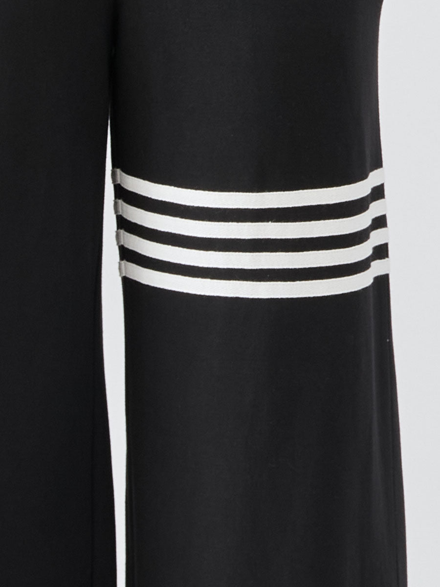 Talea - Overall sportlich im Retro-Stil aus Spitze gestreift mit Reißverschluss und Kapuze ärmellos