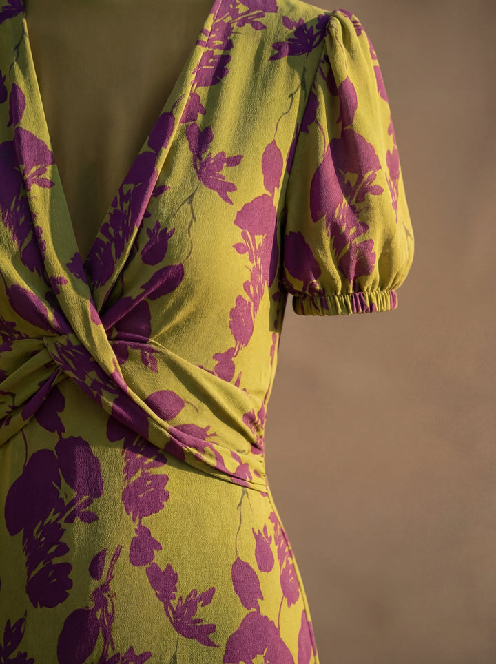 Emilia - Florales Maxikleid mit fließendem Fall