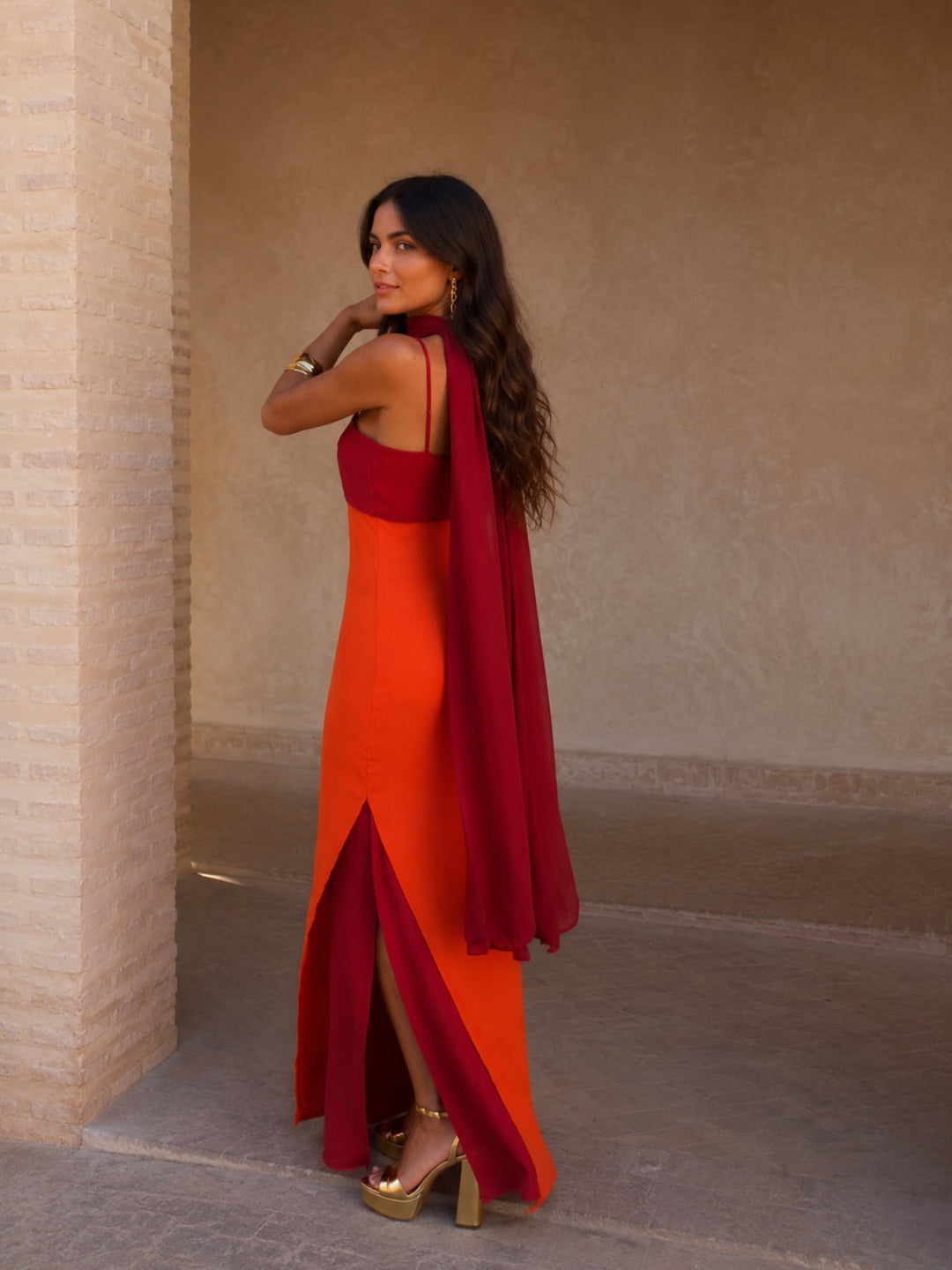Greta - Bicolor Maxikleid mit drapierter Silhouette