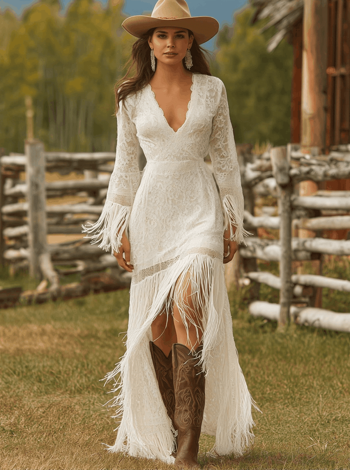 Antje - Maxikleid Western im Retro-Stil aus Spitze mit Fransen und V-Ausschnitt