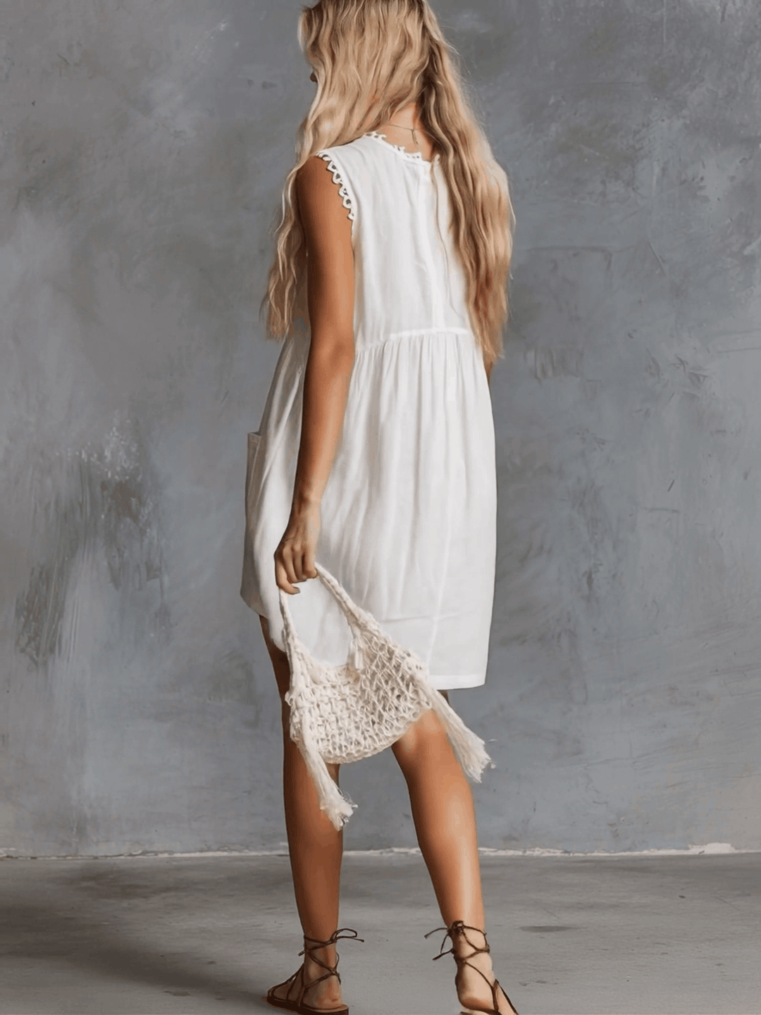 Marla - Elegantes Minikleid Retro aus Leinen mit V-Ausschnitt und Knöpfen ärmellos