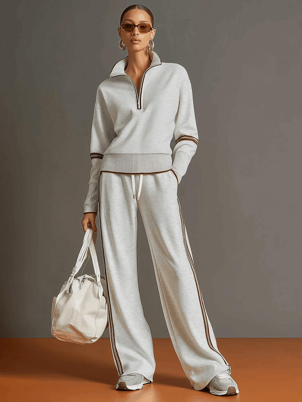 Lilith - Sportliches Hosen-Ensemble im Retro-Stil aus technischem Gewebe gestreift mit Reißverschluss