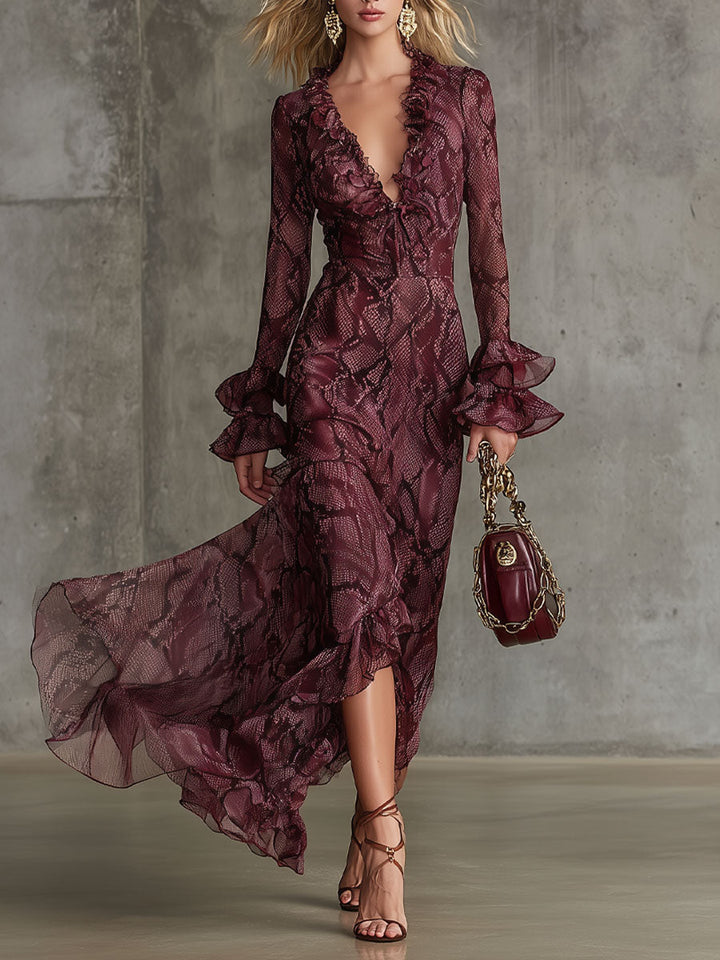 Katrin - Elegantes Maxikleid für den Urlaub aus Chiffon abstrakt mit Volants und V-Ausschnitt