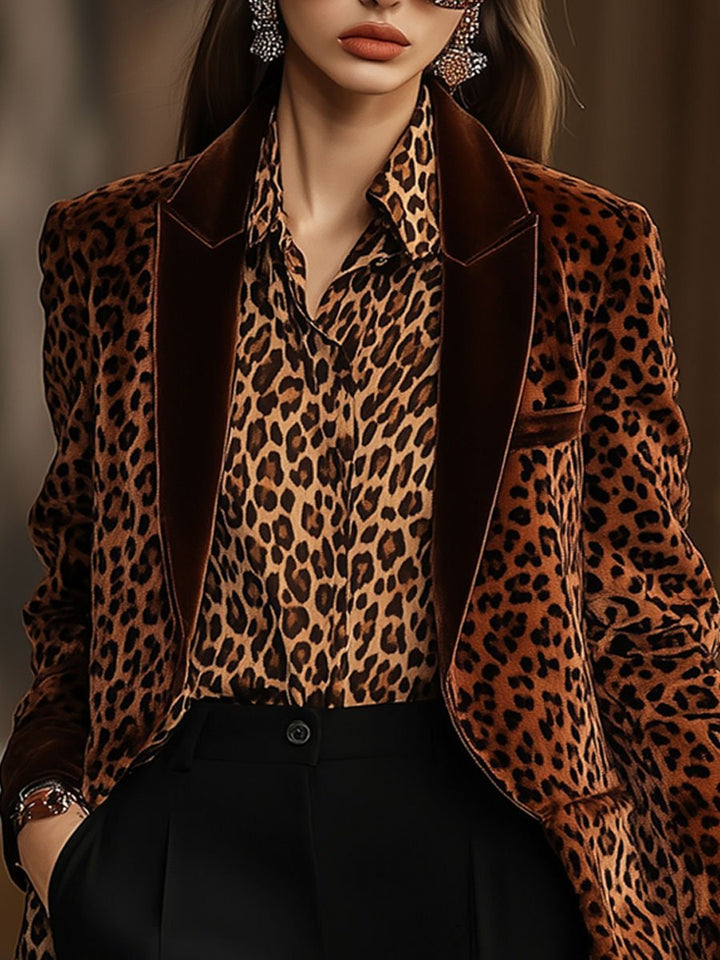 Karin - Jacke lässig Retro aus Samt Leopardenmuster mit Kragen mit Linie feminin