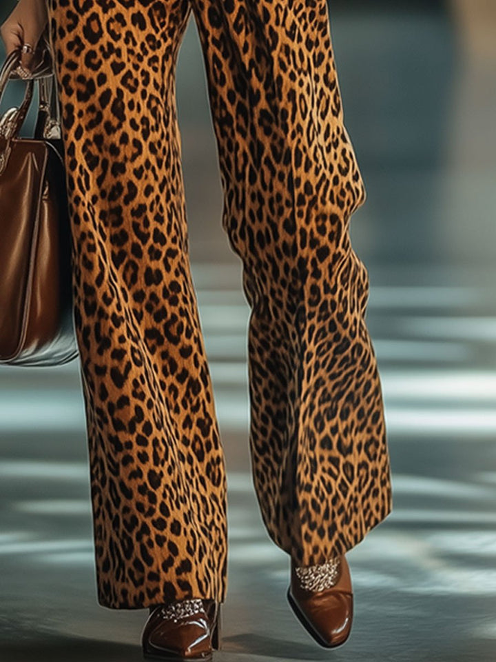 Jette - Hose lässig Retro aus Samt Leopardenmuster mit Taschen