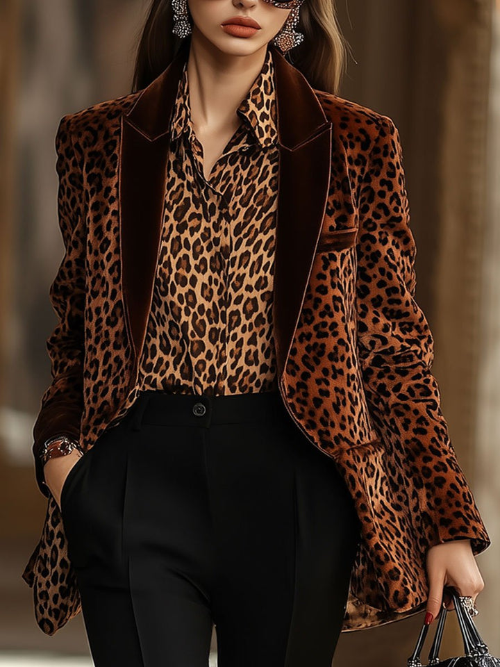 Karin - Jacke lässig Retro aus Samt Leopardenmuster mit Kragen mit Linie feminin