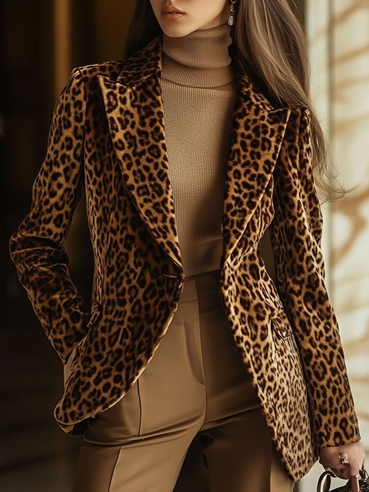Elfriede - Jacke lässig Retro aus Samt Leopardenmuster mit Kragen und Taschen