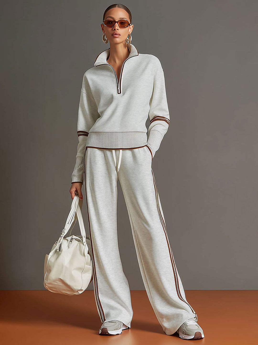 Lilith - Sportliches Hosen-Ensemble im Retro-Stil aus technischem Gewebe gestreift mit Reißverschluss
