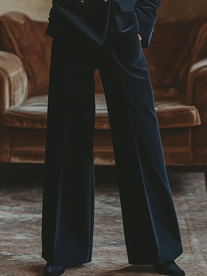 Hermine - Elegantes Hosen-Ensemble im Retro-Stil aus Samt mit Kragen und doppelreihigem Schnitt